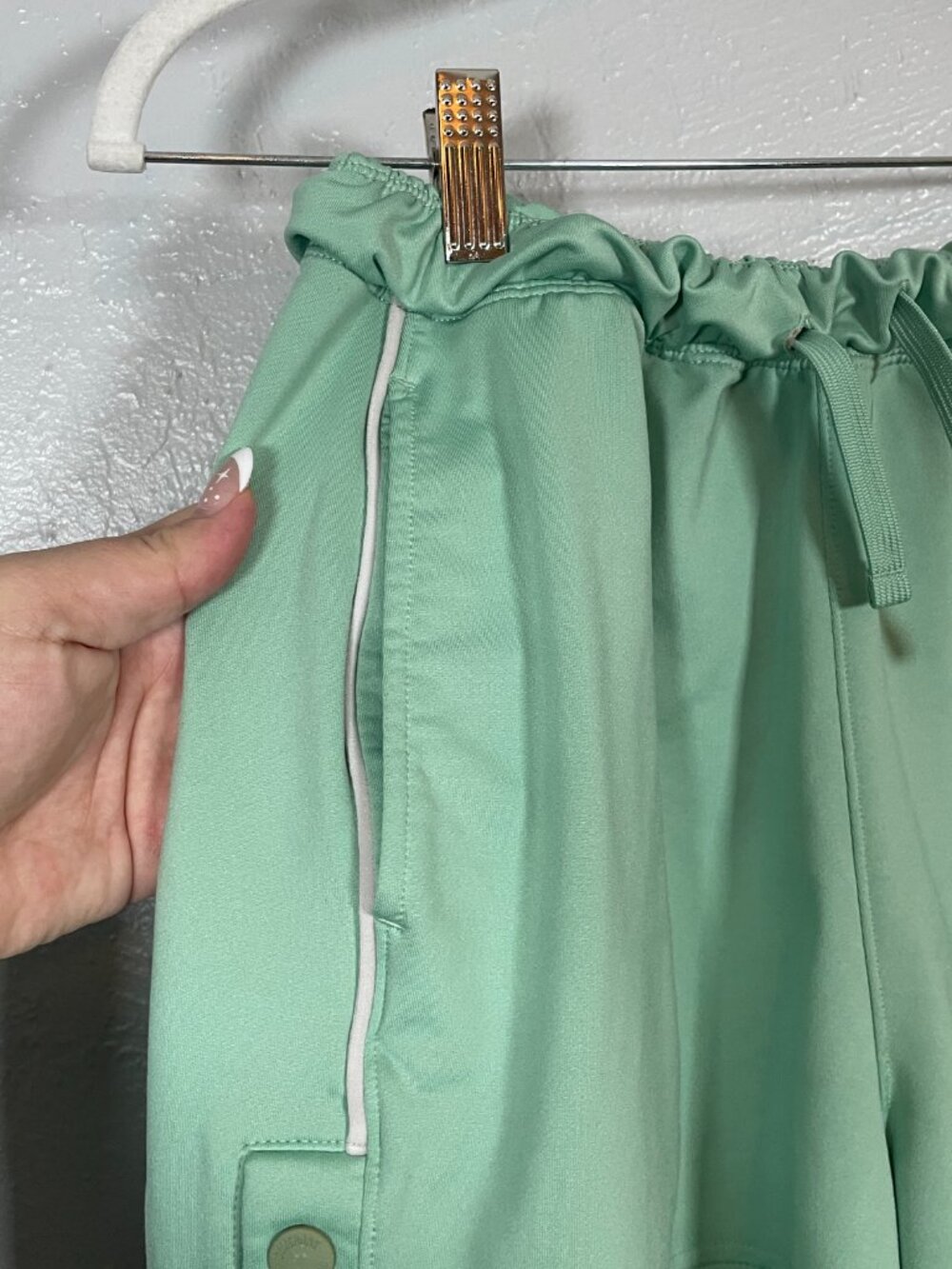 Gymshark Women XS Green Recess Shorts Snaps Pocket Drawstring Athleisure Workout - Picture 3 of 7